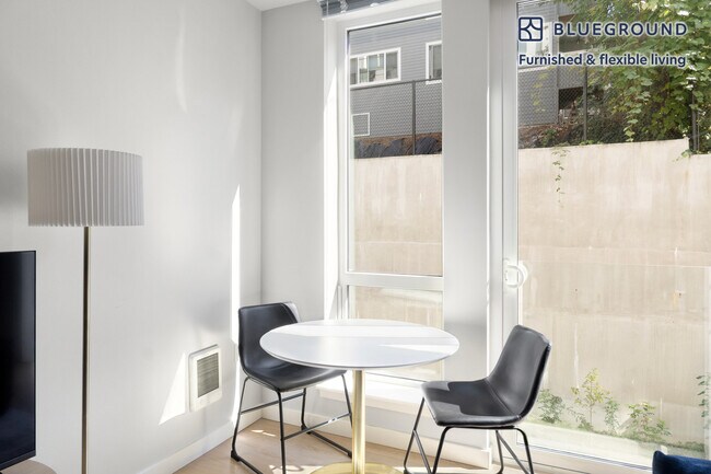 Foto del edificio - 2222 15th Ave W