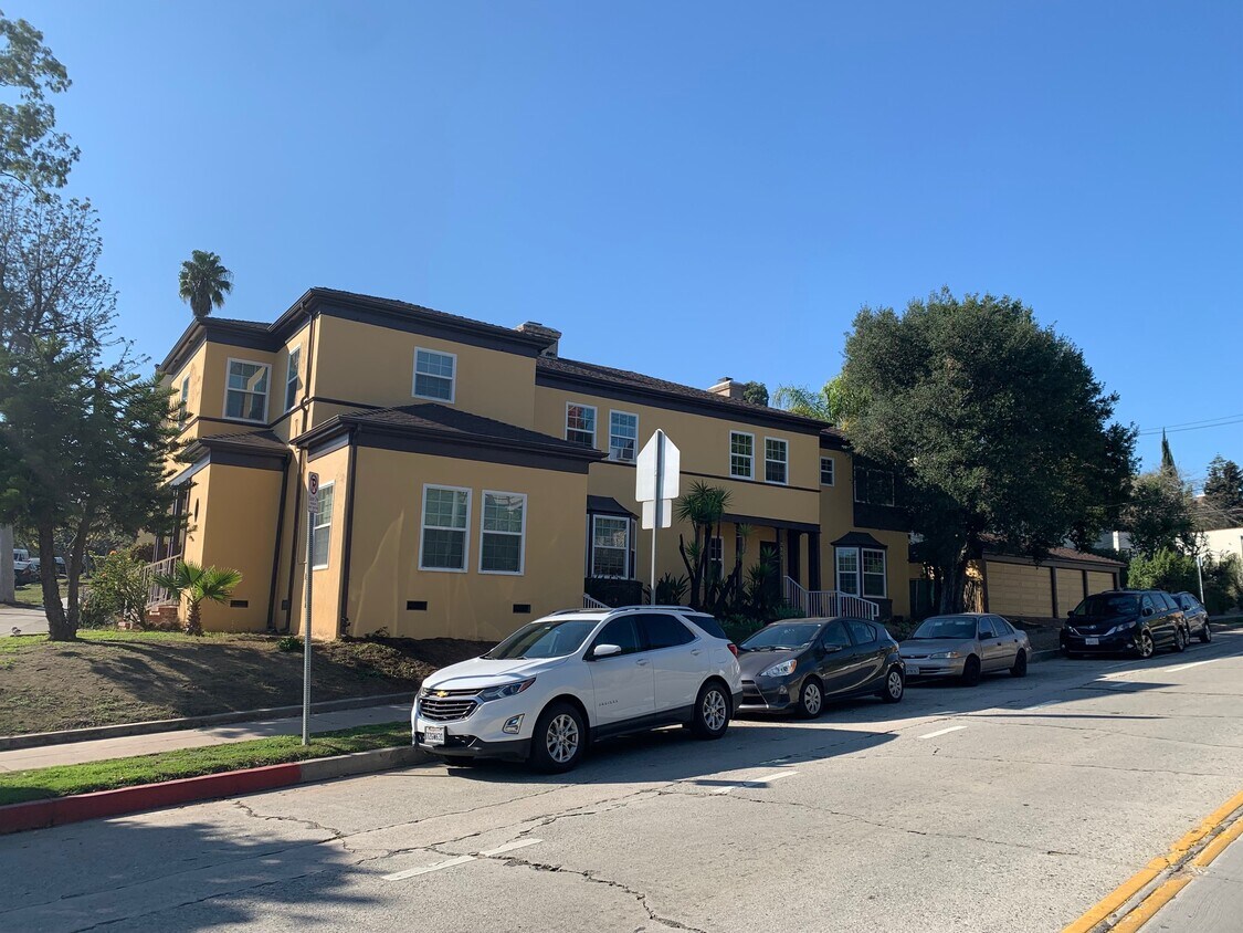 Primary Photo - 3205 Griffith Park Blvd