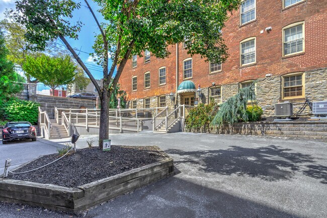 Building Photo - 247 N Shippen St