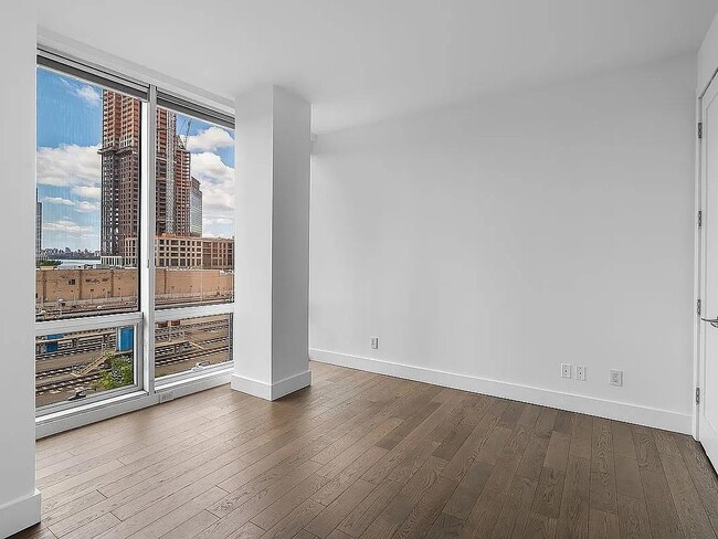 Building Photo - 519 Borden Avenue