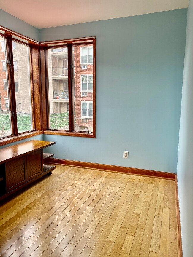 Foto del edificio - 312 E 7th St