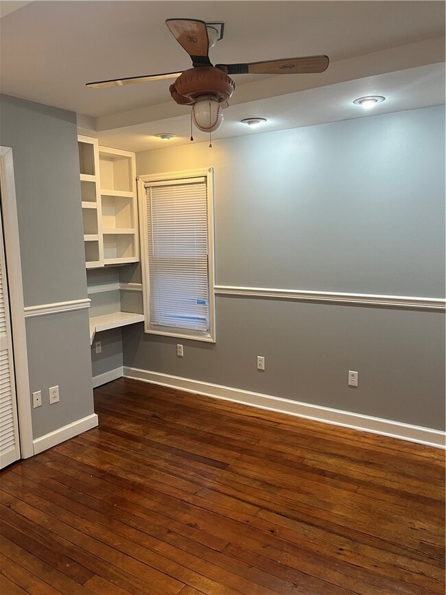 Building Photo - 540 Decker Ave