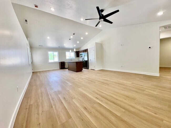 Foto del edificio - Brand New 3 bedroom- 2 bath Single Family ...