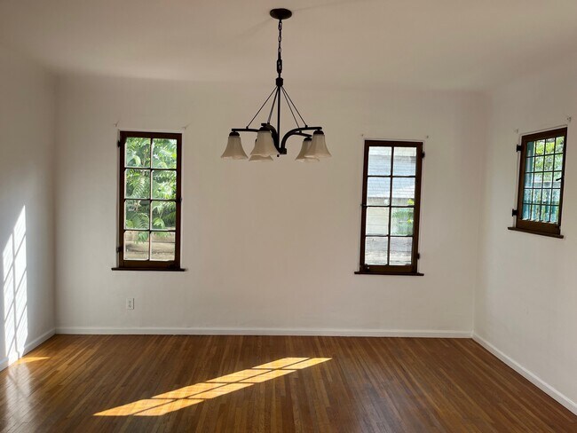 comedor - 984 N Mar Vista Ave