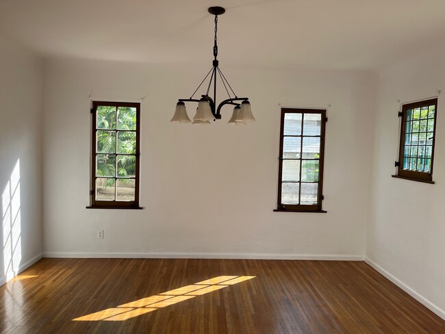 dining room - 984 N Mar Vista Ave
