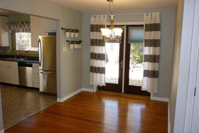 Building Photo - Beautiful Lakewood Home ready for move in ...