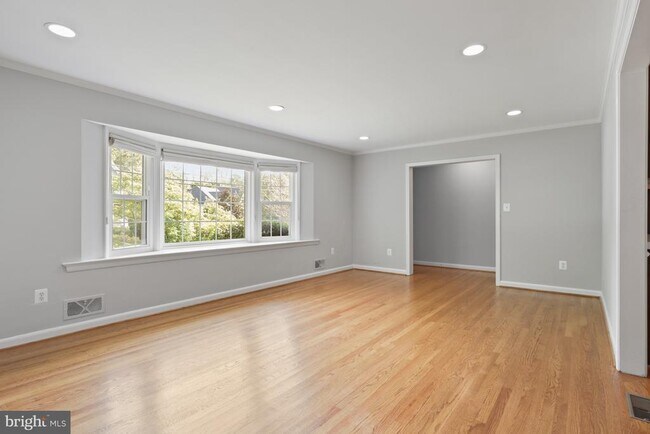 Foto del edificio - 6139 Tompkins Dr