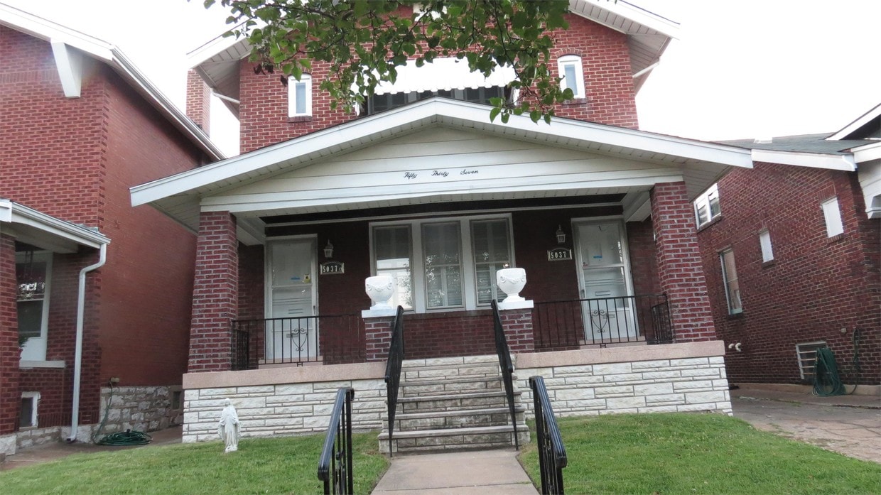 Primary Photo - 5425 Hampton Ave