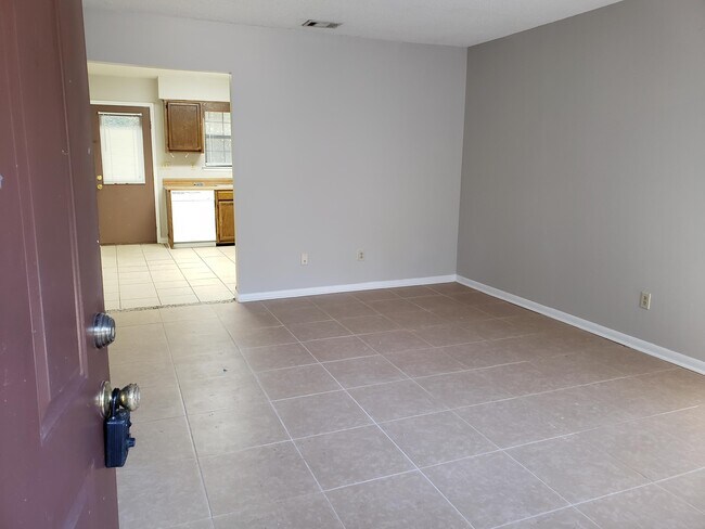 Building Photo - 621 Crestview Ave