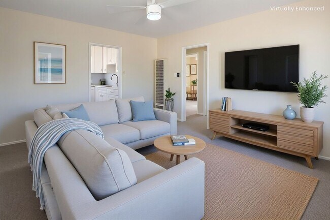 Sala de estar - 715 Loma Dr