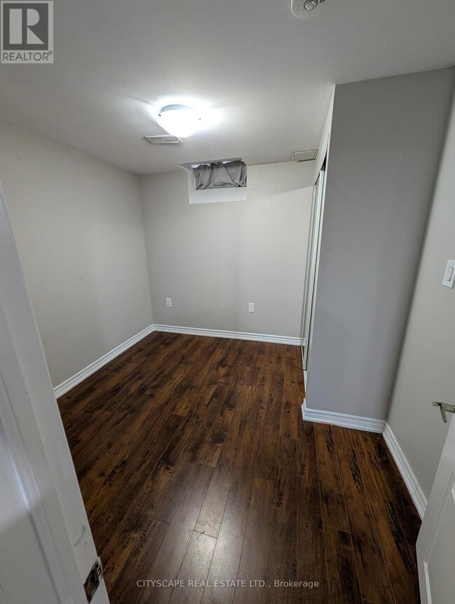 Building Photo - 90 Maddybeth Crescent