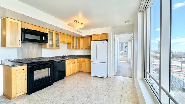 Building Photo - HIGHLY DESIRABLE 2 BEDROOM END UNIT IN THE...