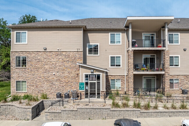 Building Photo - Golfview Condos