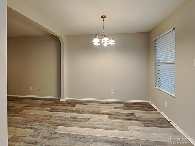 Foto del edificio - 160 Hanging Moss Dr