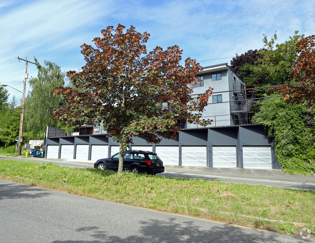 Building Photo - The Bluff Apartments