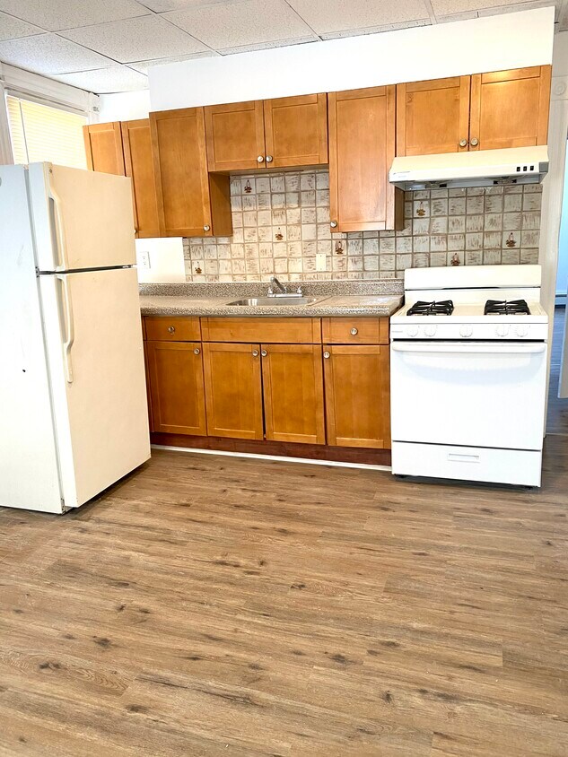 Primary Photo - 40 Cedar Pl