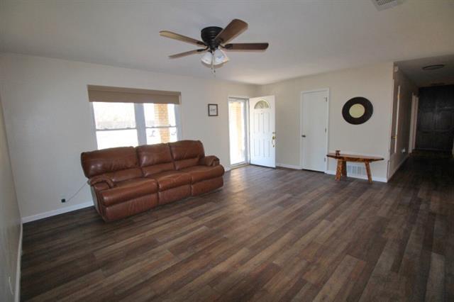 Foto del edificio - 801 Pearson Dr