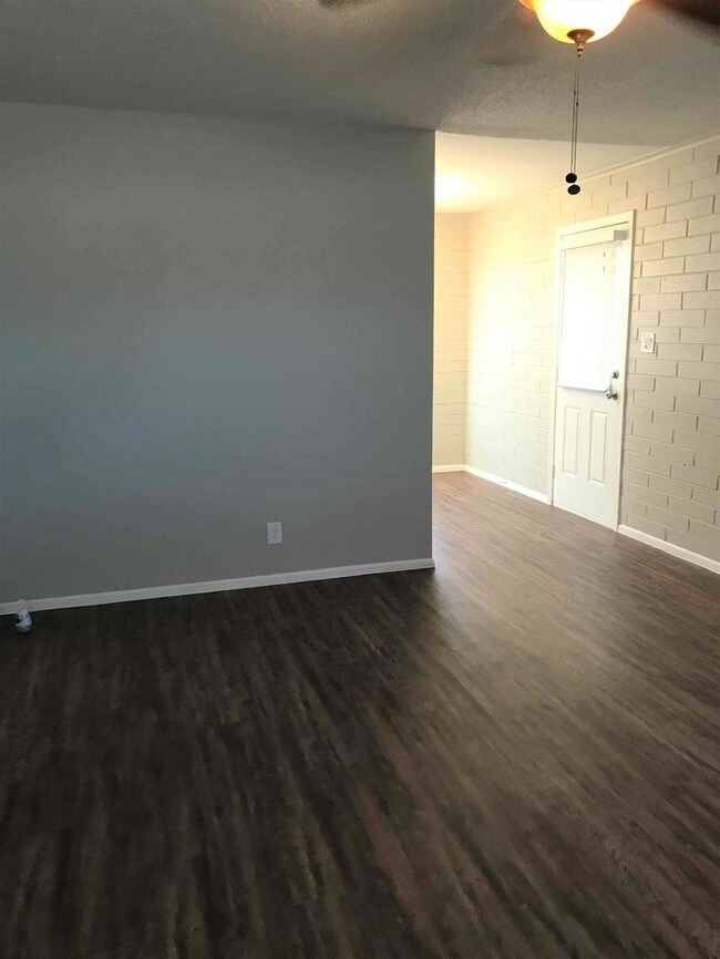 Building Photo - 315 W Lawrence Blvd