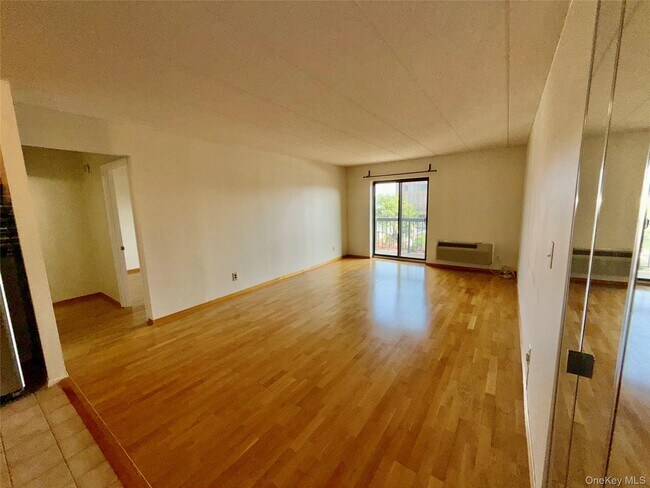 Foto del edificio - 213-02 42nd Ave