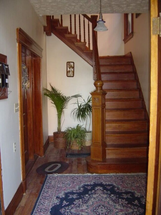 Building Photo - 9 Wallace Avenue
