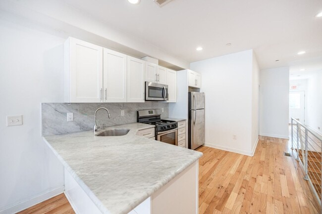 Photo - 1642 N Marshall Street Apartment