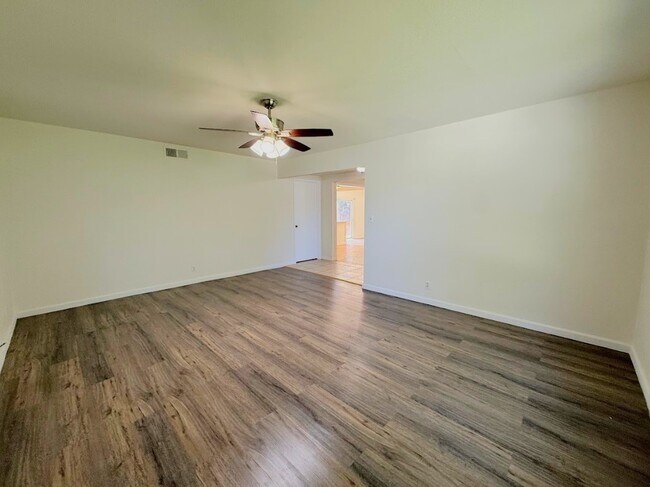 Building Photo - 2972 Bedford Dr