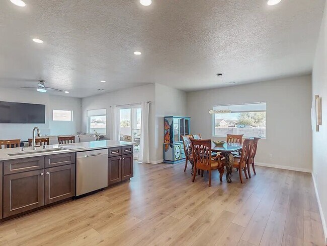 Foto del edificio - 708 5th St NE