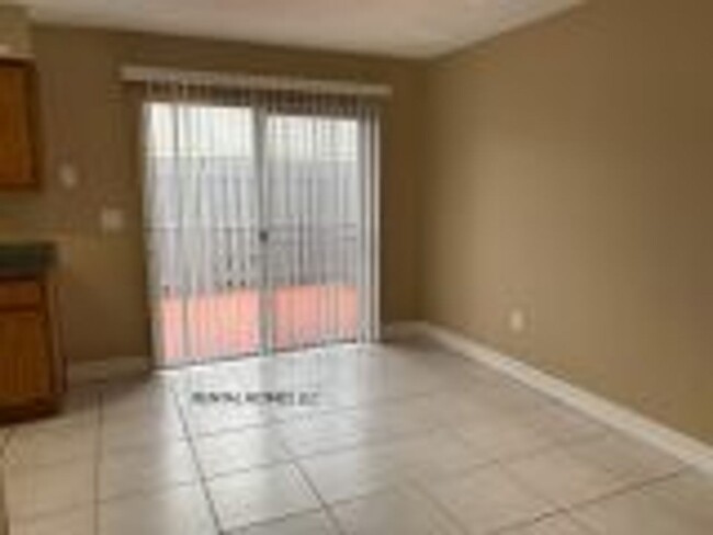 Foto del edificio - Two Bedroom One Story Townhouse close to A...