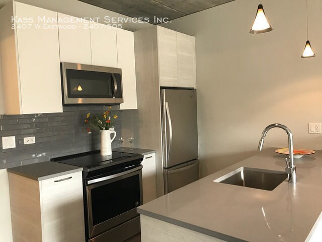 Foto del edificio - 2407 W Eastwood Ave