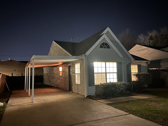 Building Photo - 4203 Savannah Cir