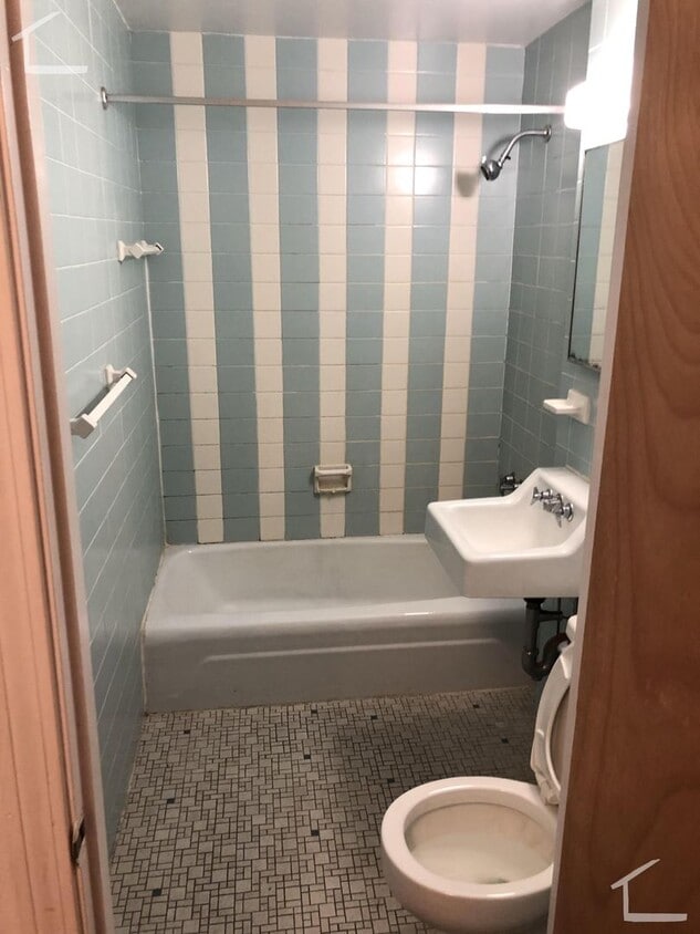 Building Photo - 1 Bed 1 Bath available Sept. 1st