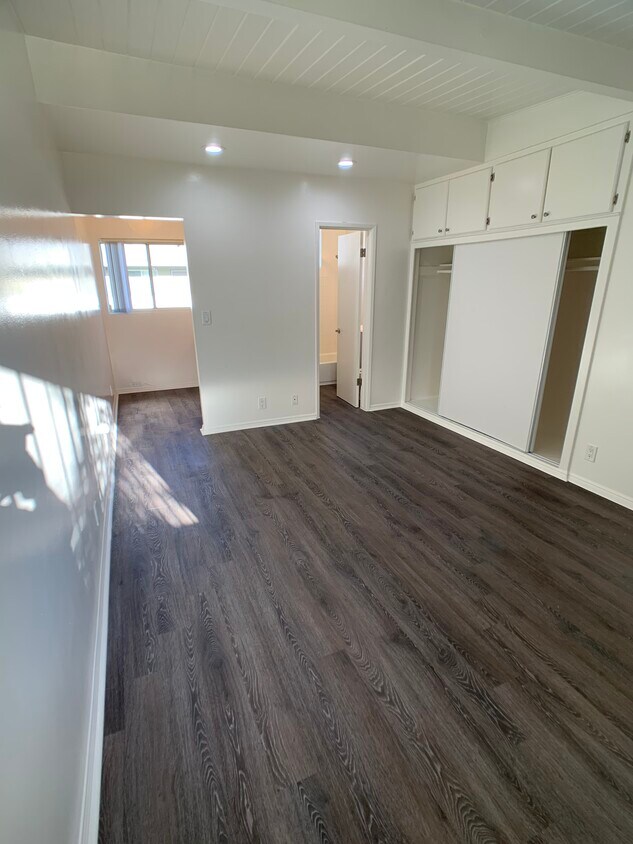 Foto principal - 1144 N Hollywood Way