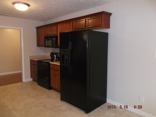 Building Photo - This Divine 3 Bedroom 2 Bathroom Home Is R...