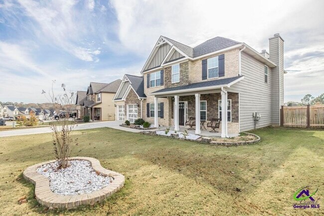 Building Photo - 421 Newport Ave