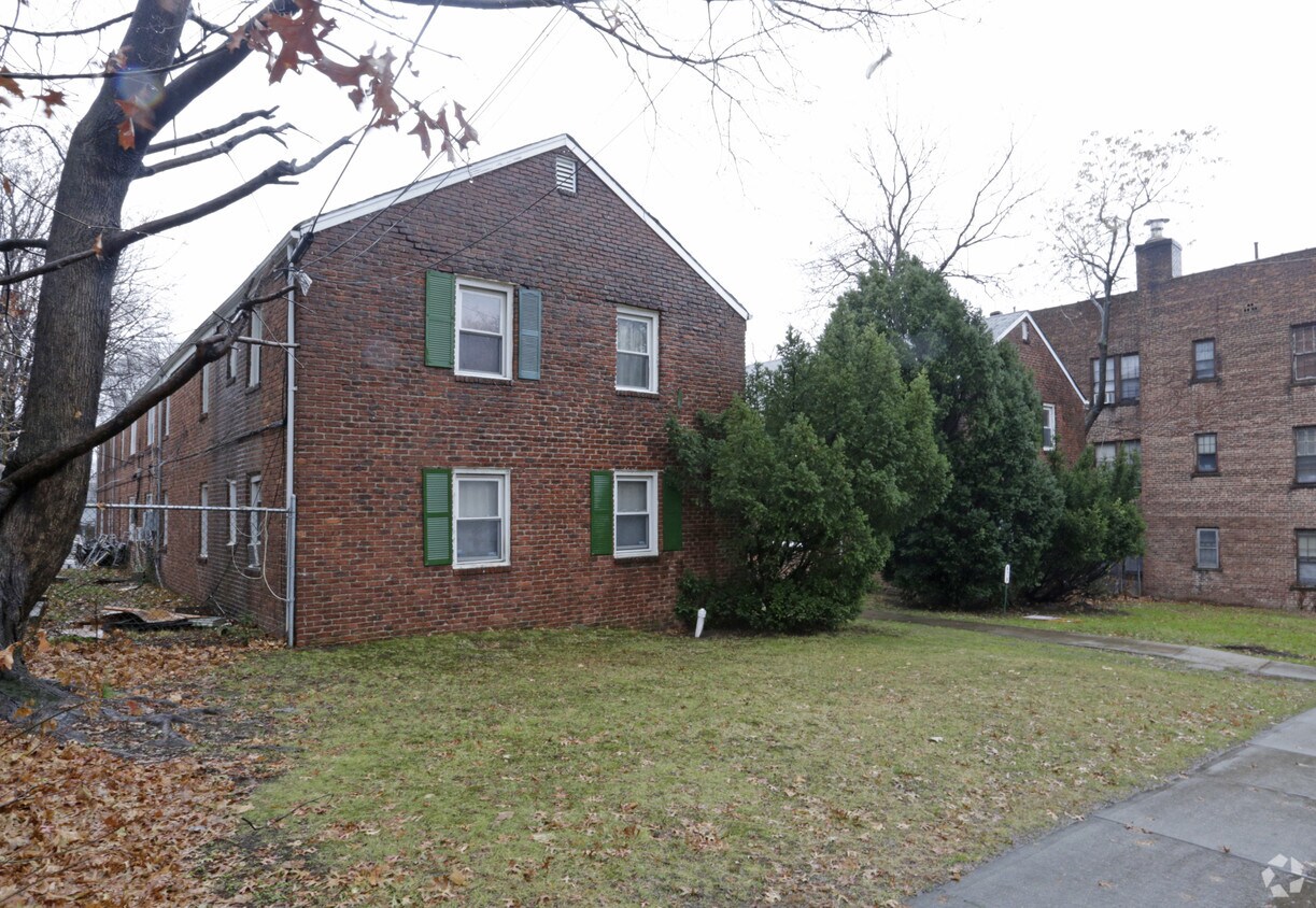 Building Photo - 478 Tremont Ave