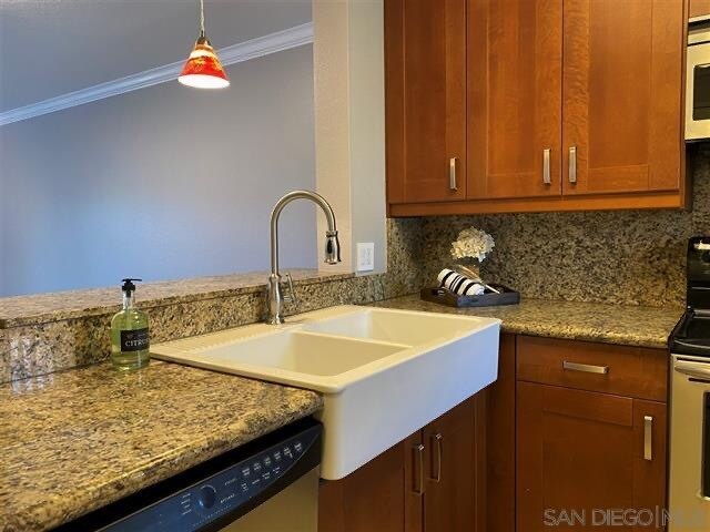 Foto del edificio - 7415 Charmant Dr