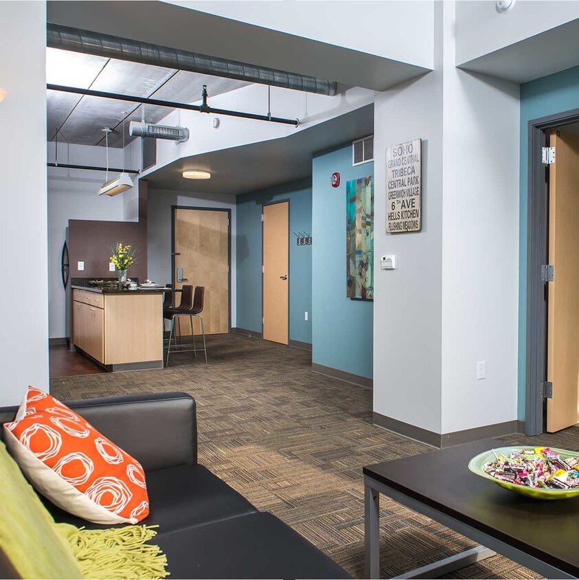 Foto principal - 411 E Washington St