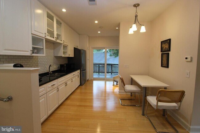 Foto del edificio - 4614 Roxbury Dr