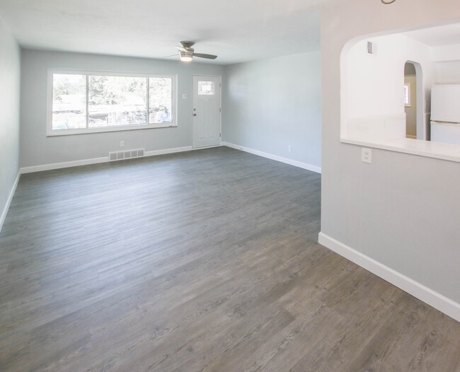 Building Photo - 1120 Collingwood Dr