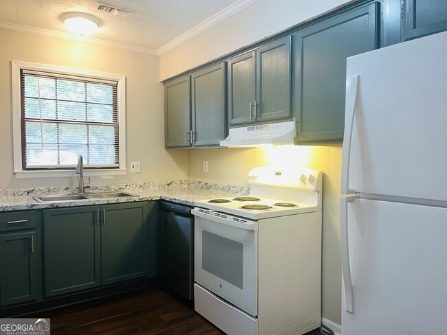 Building Photo - 606 Elm St