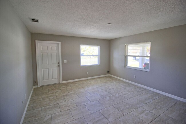 Foto del edificio - 114 E Wallace Street