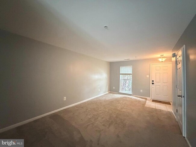 Building Photo - 605 Tivoli Rd
