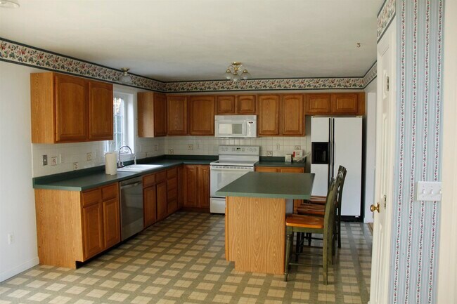 Building Photo - 60 McLane Ln