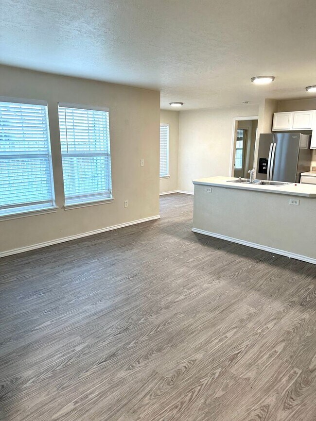 Building Photo - Newly remodeled 2-Bedroom/2-Bath Apartment!