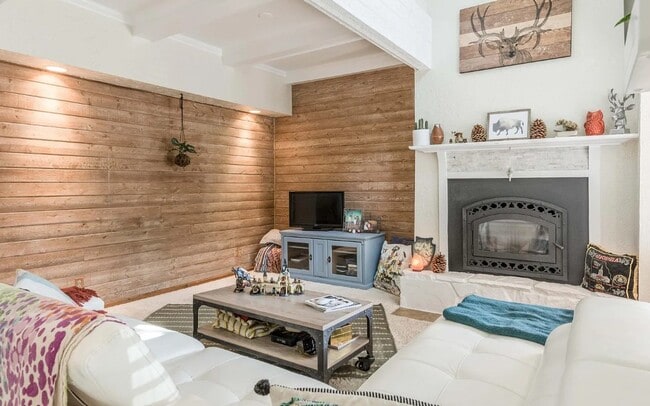 Foto del edificio - 1131 E Browning Ave