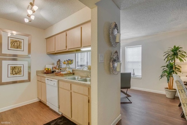 Building Photo - 17825 Kings Park Ln