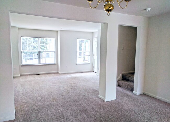 Building Photo - 439 Kenneth Sq