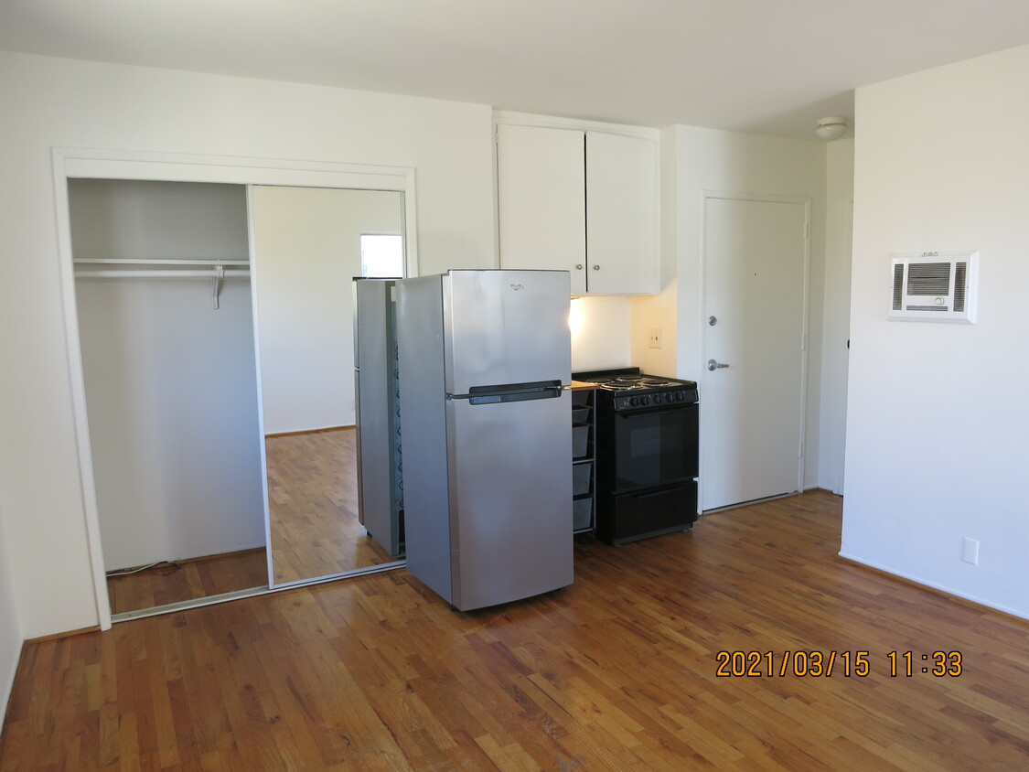 Primary Photo - 109 Breeze Ave