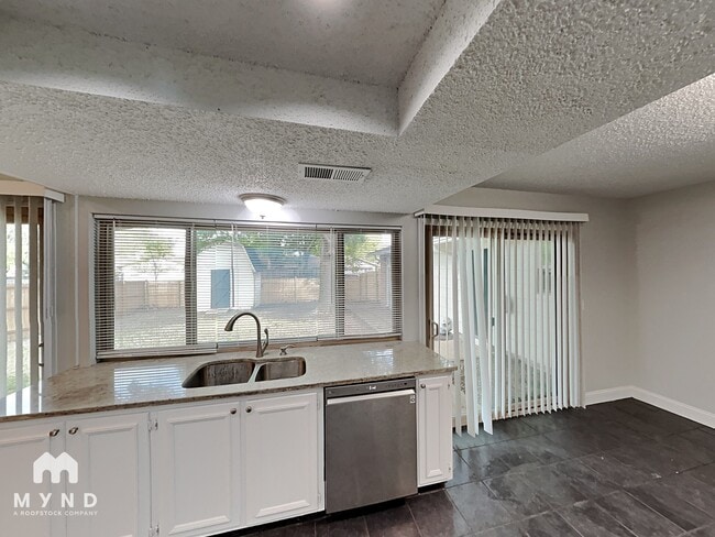 Foto del edificio - 1303 Hillsdale Dr