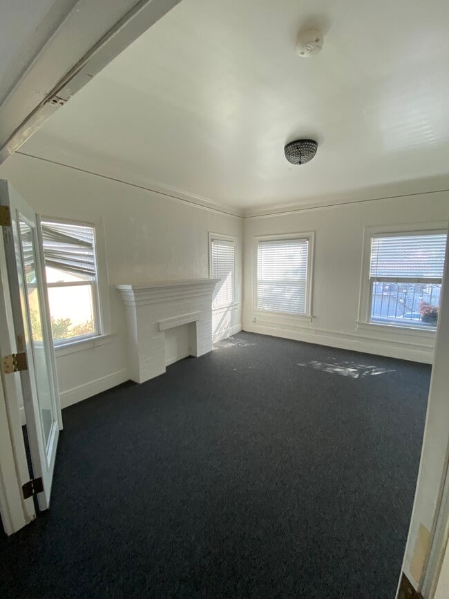 Building Photo - 1415 S Gaffey St